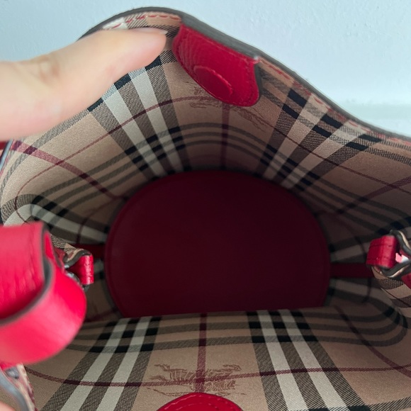 Burberry Small Lorne Bucket Bag - Picture 8 of 8